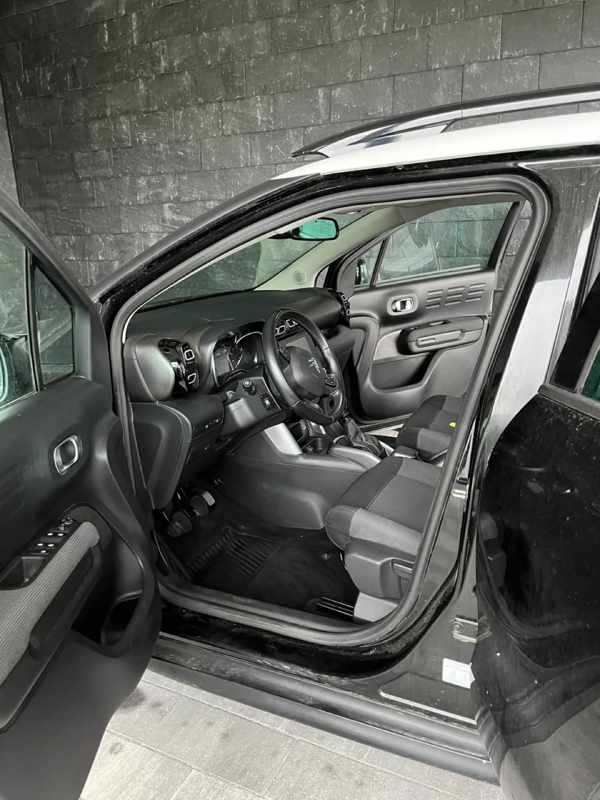 Citroën salonas pro atidarytas duris